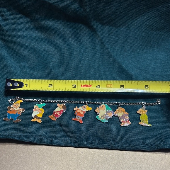 Charming Seven Dwarfs gold tone charm bracelet - Picture 2 of 6